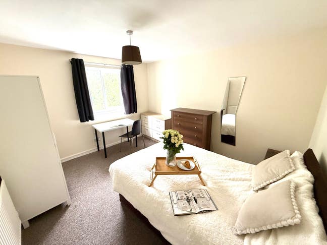 Rooms Available in Hollinswood Area  Main Photo