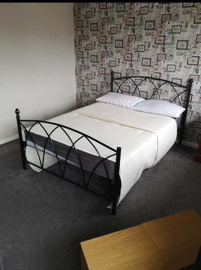 Large Double Room Three Bridges  Main Photo