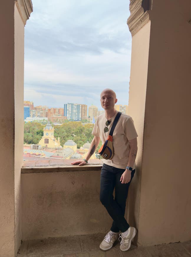 Friendly Professional Looking For a Room/Buddy-Up Main Photo