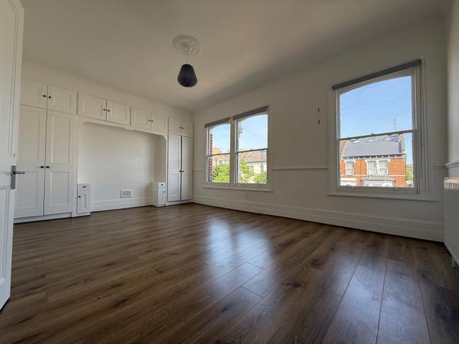 🌿 Huge Double Room - minutes from TPL stn 🚝 Main Photo