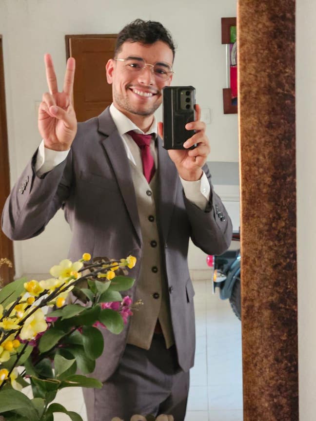 I am a 36-year-old male student, a doctor in ... Main Photo