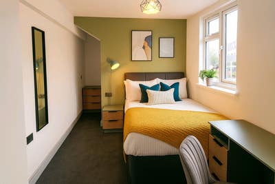Newly refurbished En-Suite Rooms Opposite KGH Main Photo