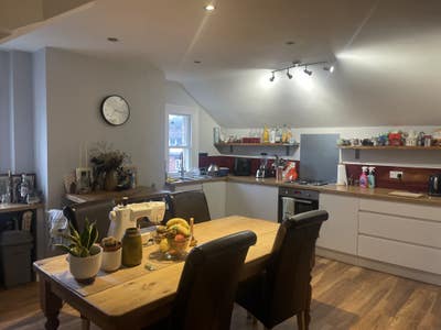 Spacious Top Floor Flat in Headingley  Main Photo