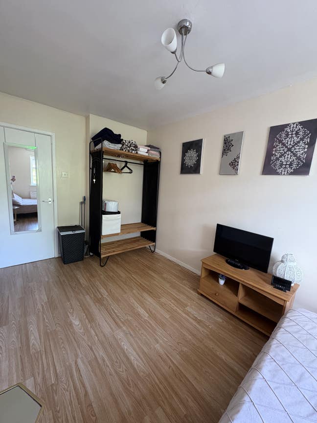 Double room for rent (females only) Main Photo