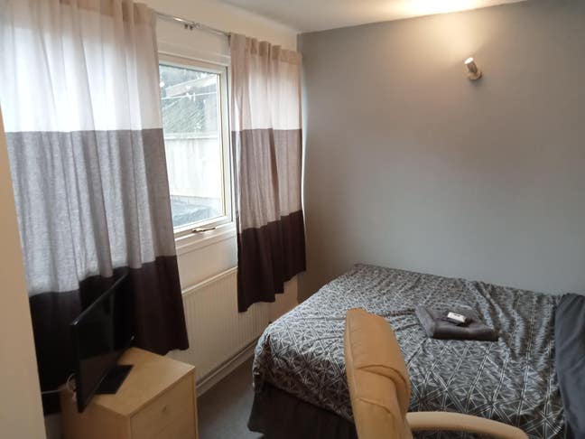 Extended Stay B&B with use of kitchen/laundry Main Photo