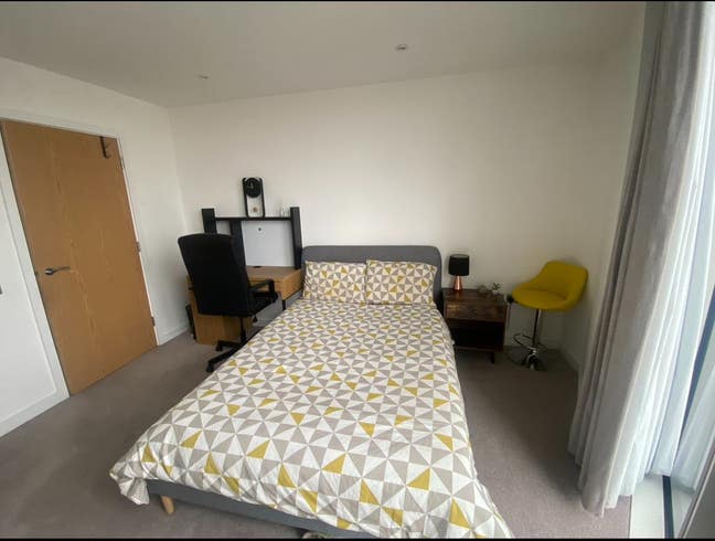 Double Furnished Bedroom - Barking Town Centre Main Photo