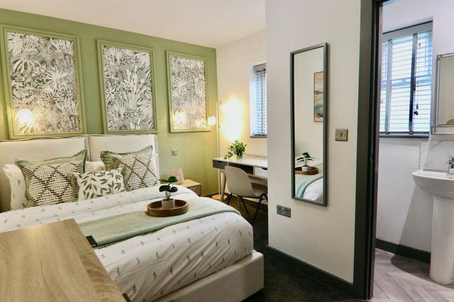  S5  Stunning  5-Bed  House  Share  –  Professionals  preferred Main Photo