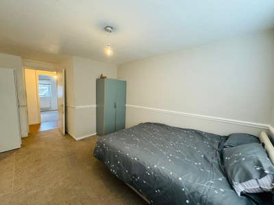 🔥Spacious Double🔥in 3-Bedroom Flat🔥Central Line Main Photo