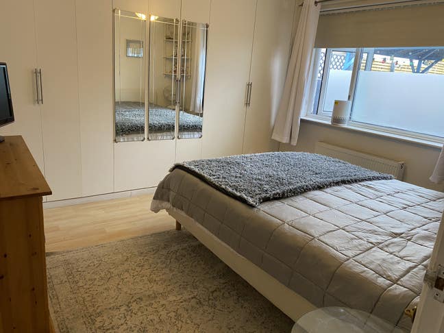 2 large rooms available one with en-suite  Main Photo