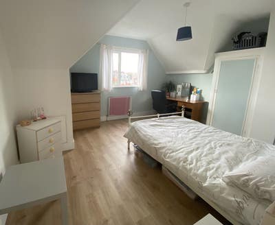 2 spacious rooms available in 4 bed house .  Main Photo