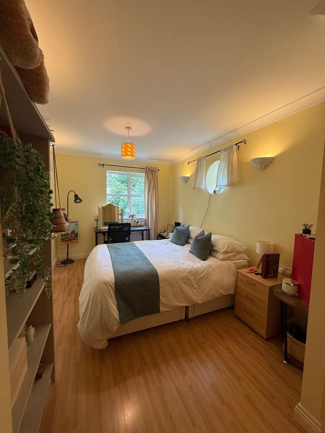 En Suite Double Bedroom  Main Photo