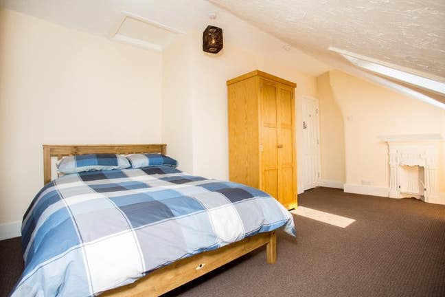 Large Room, All Bills inc,No Deposit,Wifi Main Photo
