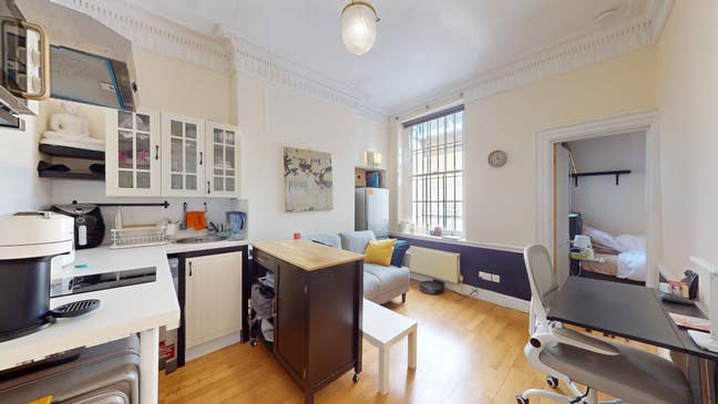 Cosy 1 - bed flat, prime location, Embankment Main Photo