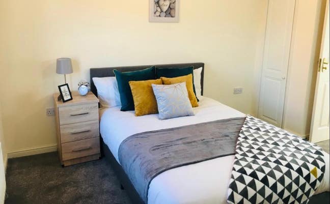 Large Rooms Near Centre 😎  Main Photo