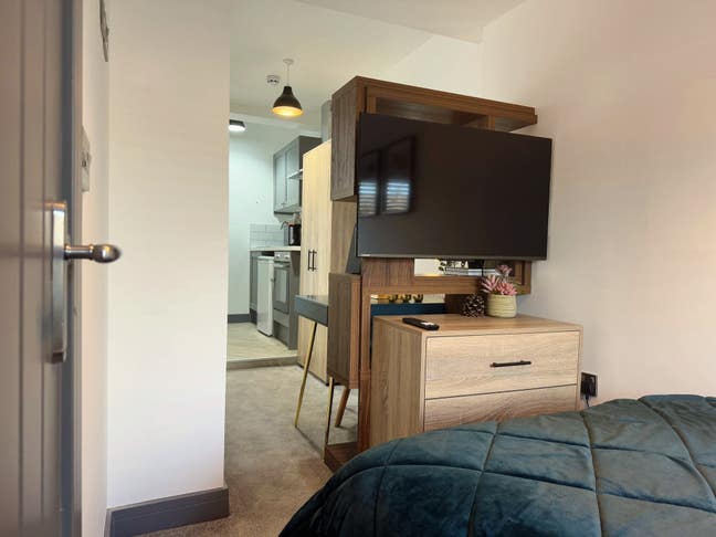 TWO Studios and ONE En suite left!  Main Photo