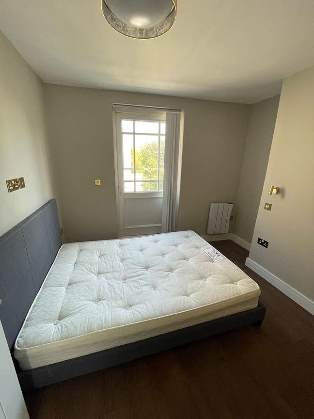 Double bedroom in a newly refurbished flat! ✨ Main Photo