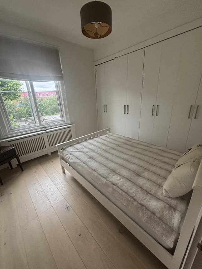 Cosy double bedroom for a professional Female  Main Photo