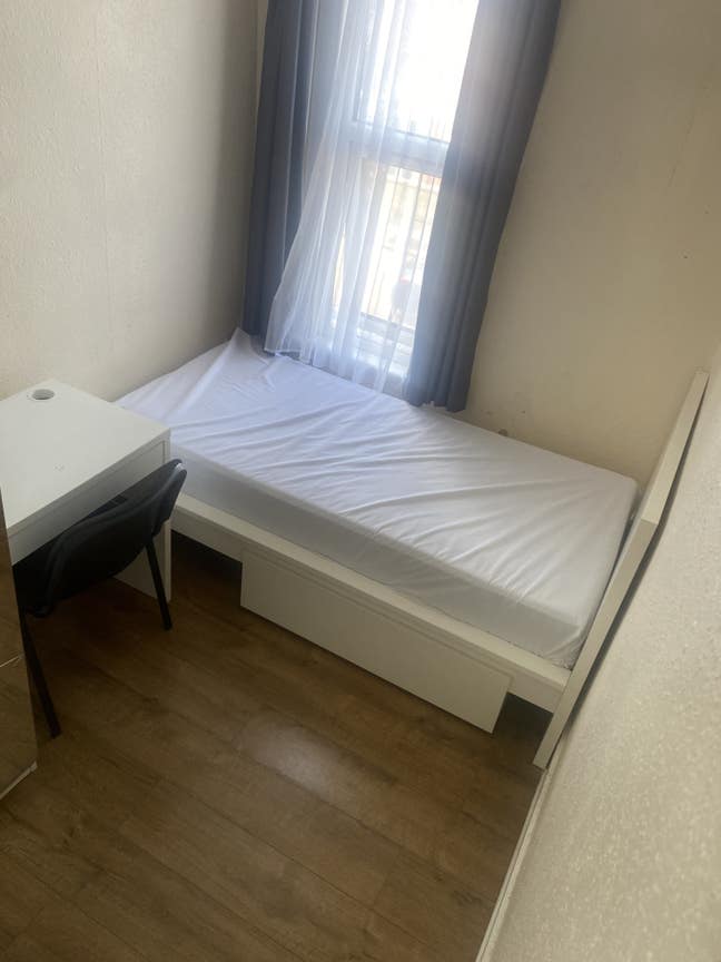Single room 1 adult. East Ham station 2mins Main Photo