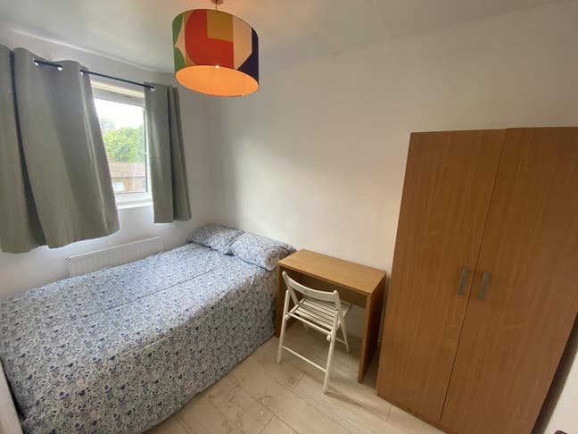 Shoreditch ! Amazing Location ! Available Now ! Main Photo