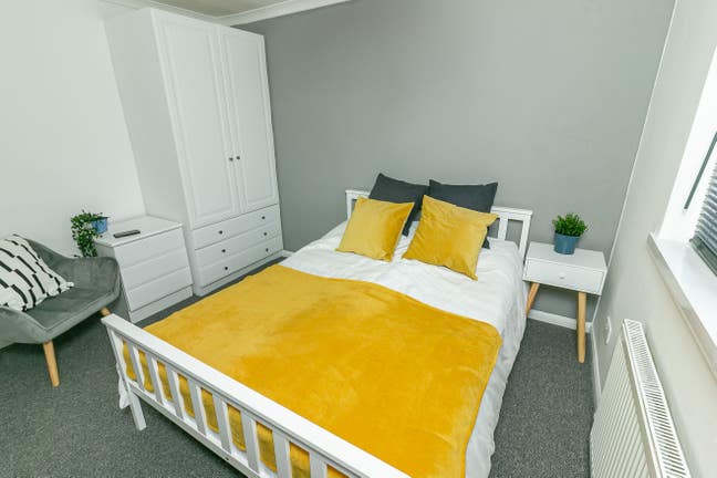 Quiet,  Clean Professional House - Bills Inc. Main Photo