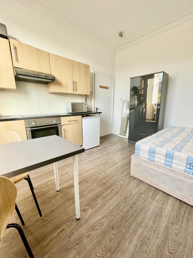 All Bills Included - Studio &pound;1600 Pm  Main Photo