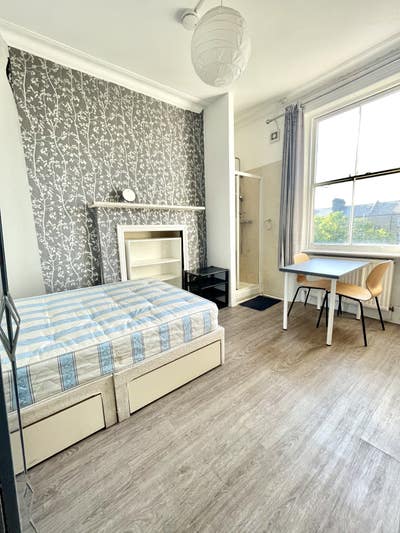 All Bills Included - Studio &pound;1600 Pm  Main Photo