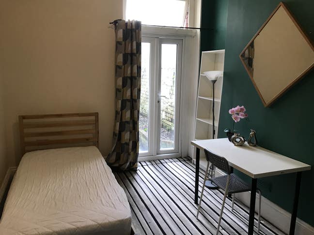 Few Rooms for Student from 01/09, Low Deposit Main Photo