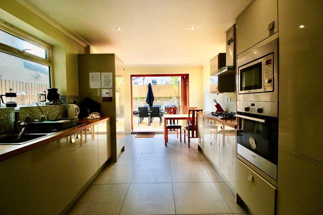 ✨Large Attic Room, in FEMALE Clapham houseshare✨ Main Photo