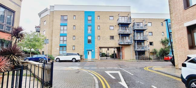 3 Bedroom Flat - No lounge Main Photo