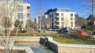Spacious double bedroom available in a flatshare  Main Photo