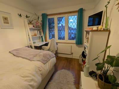 Small Double Room in Bedminster Family Home Main Photo