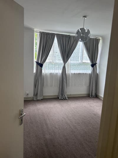 Large bedroom with own bathroom and own kitchen Main Photo