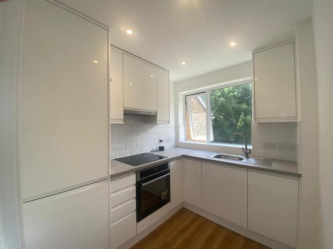 Stopsley - Lovely 2 Bed Maisonette Main Photo