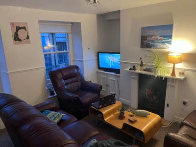  Available  room  in  house  -  LA1  Main Photo