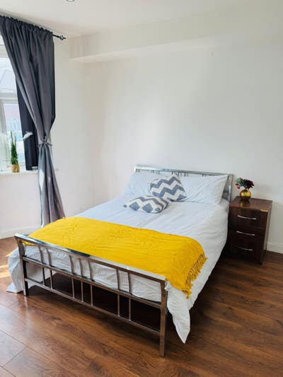 EnSuite  Room available to rent on Hillrise Avenue Main Photo