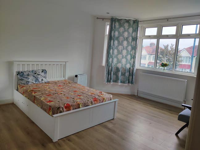  Room to Let in North Harrow Main Photo