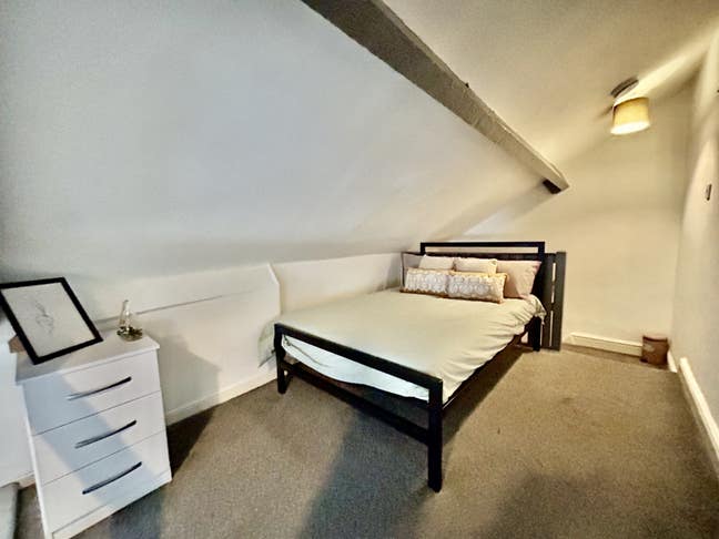 Double Room in the Heart of Huddersfield Main Photo