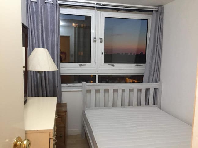 Bright Quiet Room Close Tobattersea Park Available Main Photo