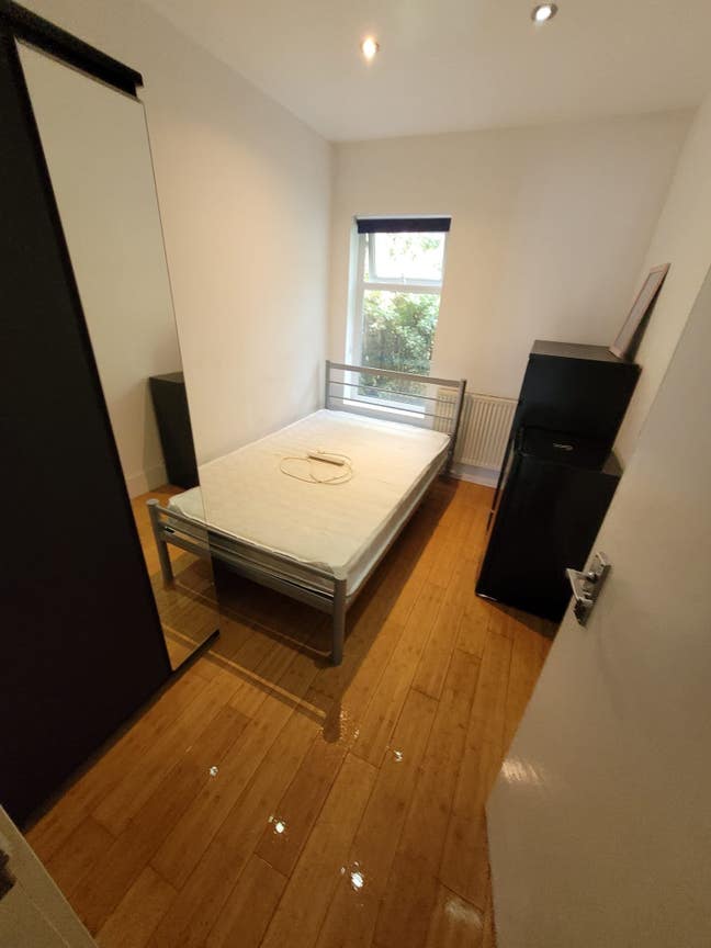 Cosy room near Heathrow Main Photo