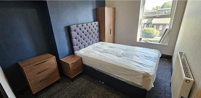 Room,BILLS INC,M30,Near transportest to city  Main Photo