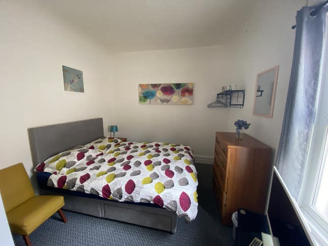 1 Double room with self contained kitchen area Main Photo