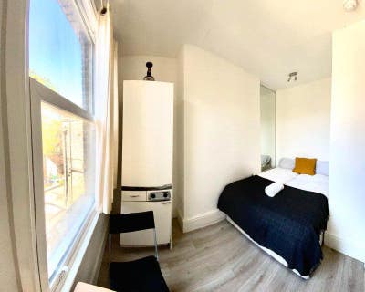 Private Fridge Dbl room Southwark Borough Terrace Main Photo