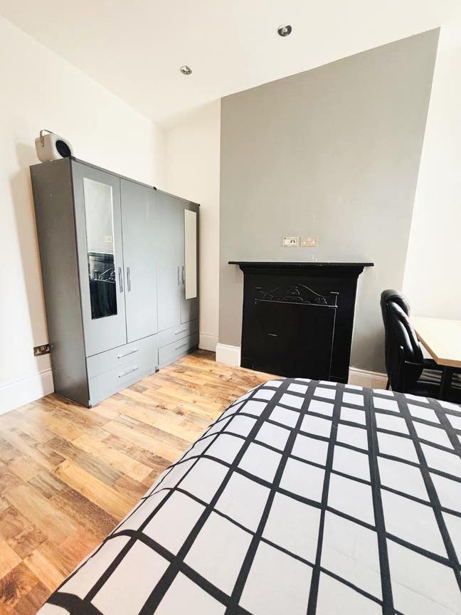 Large Room in Clapham / 15 Min to Central London Main Photo