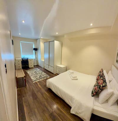 Bethnal Green,E2, Modern 4 Bed 2 Bath Apartment Main Photo