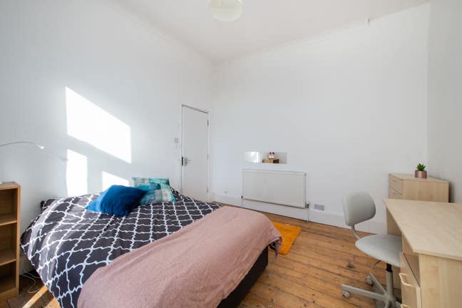 Large double room with BALCONY Main Photo