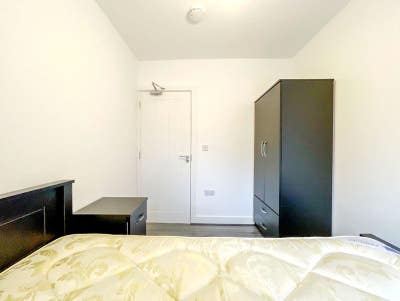 Furnished Room to Rent in Northfield Main Photo