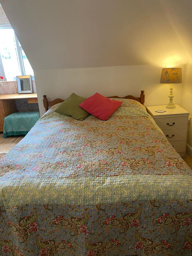 Large double fully furnished  Main Photo
