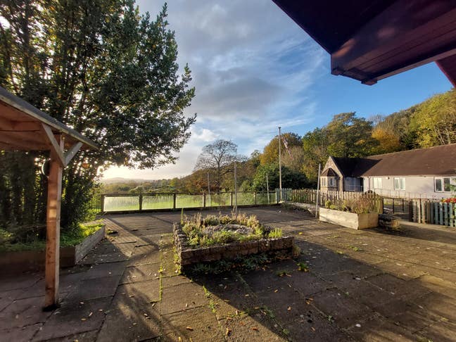 Spacious Rooms in Beautiful Former Care Home Main Photo