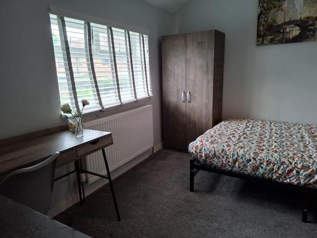 Rooms available in a great house share Main Photo