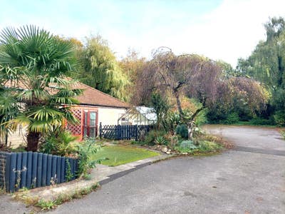 Spacious rooms available from £425.00 pcm Main Photo